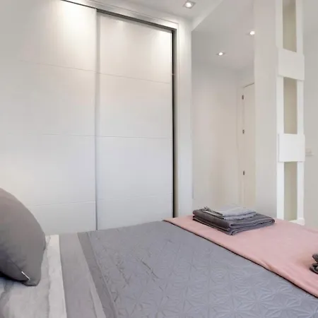 Sunny New In The Center Apartamento