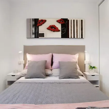 Sunny New In The Center *